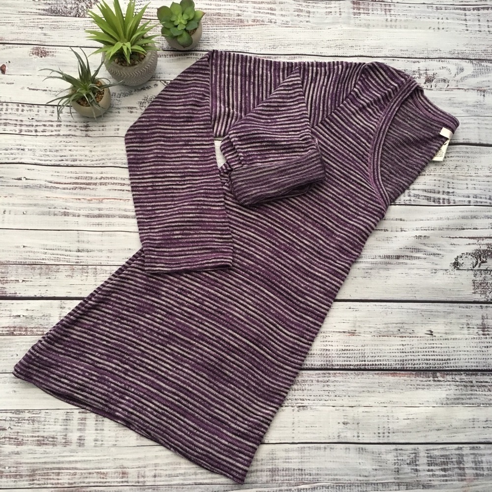 Oversized Flowy Lightweight Knit V Neck Tunic - Picture 7 of 7